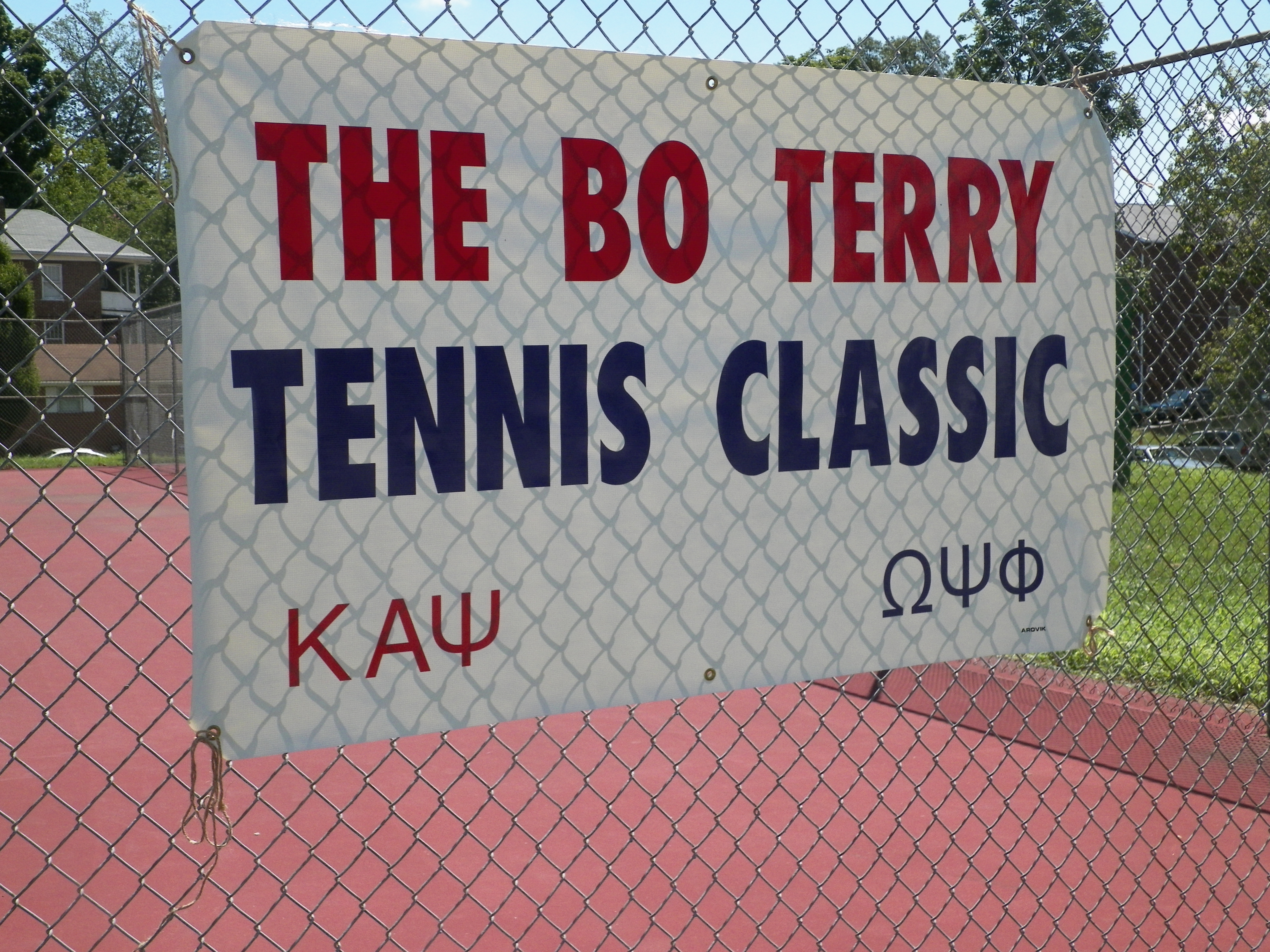 HMDhold/BoTerrysign.jpg